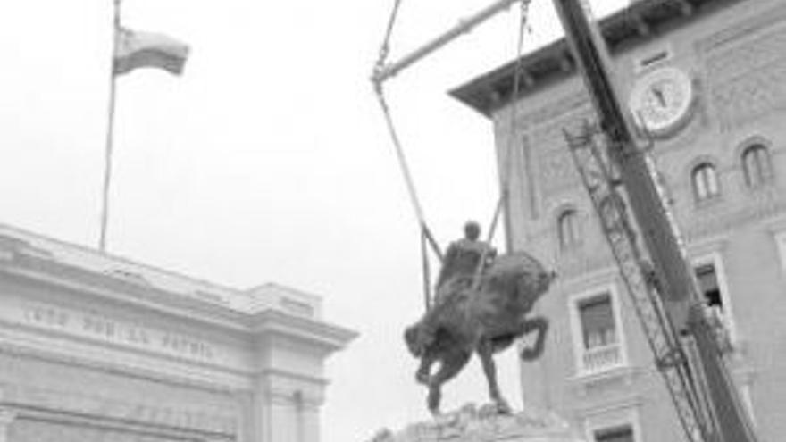 El Ejército no desfilará más antela estatua de Franco en Zaragoza