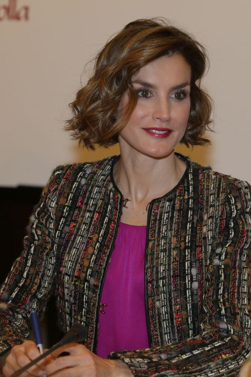 Letizia Ortiz con chaqueta multicolor en Logroño