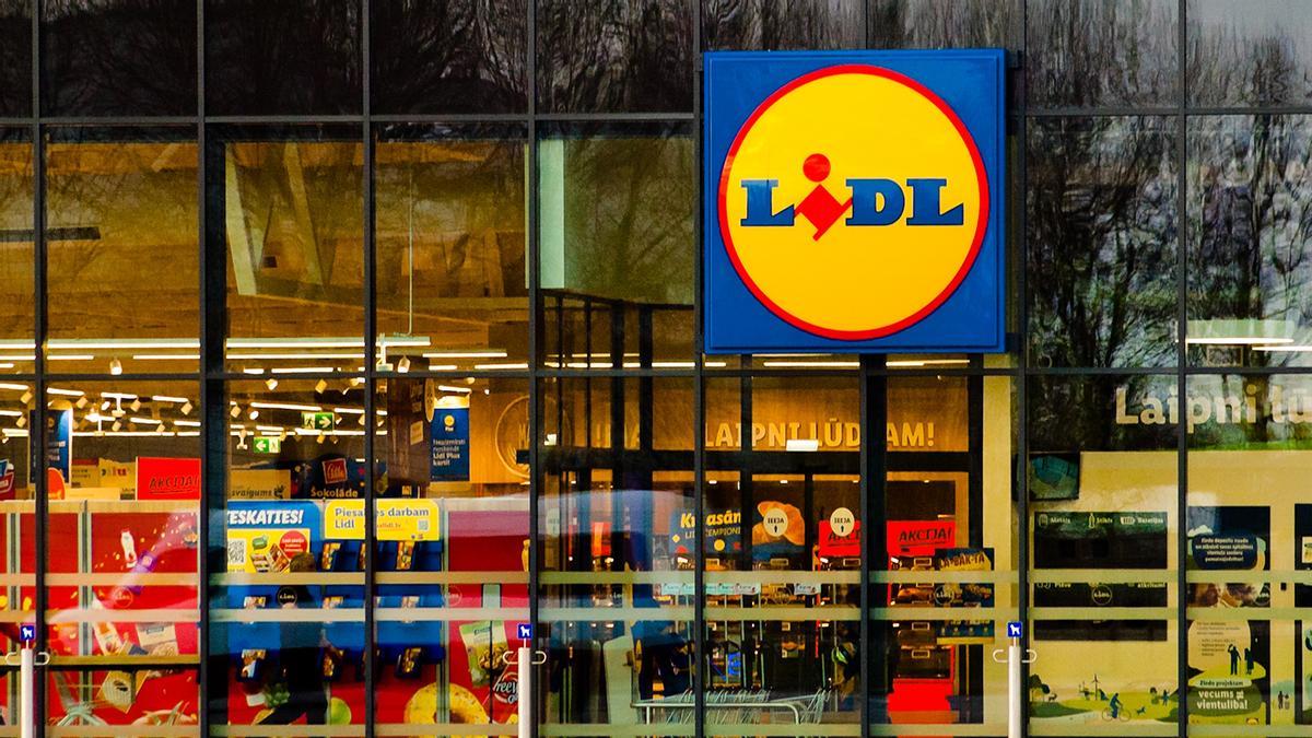 Mañana se esperan colas kilométricas en Lidl para conseguir la escoba de vapor que deja persianas y suelos nuevos en segundos: tiene incluso escobillas para cristales y espejos