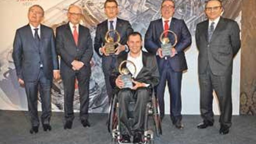 Javier Godó, Presidente del Grupo Godó, Cristóbal Montoro, Ministro de Hacienda y Función Pública, Alberto Núñez Feijóo, presidente de la Xunta de Galicia, Albert Llovera, piloto de rallyes, Mikel Palomera, Director General de Seat España, Javier Moll de Miguel, Presidente de Prensa Ibérica.