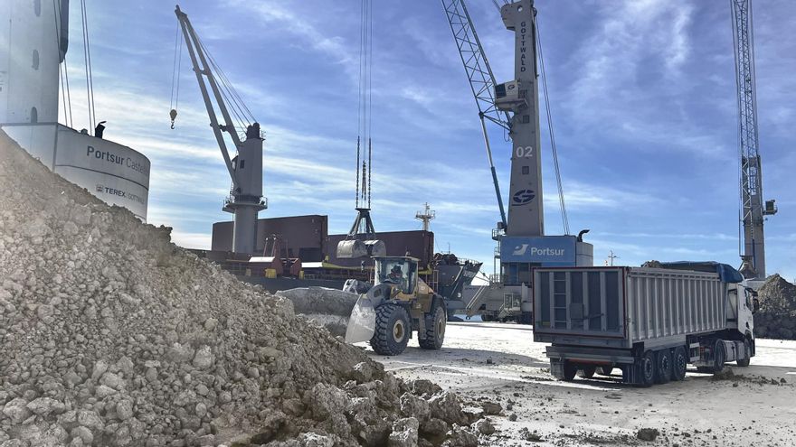 PortCastelló y la cerámica refuerzan su vinculación: los tráficos crecen un 26%