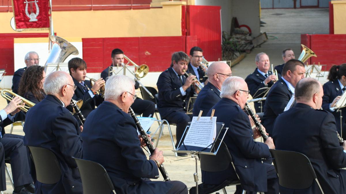 La banda de música de Encinacorba actuó este sábado en la plaza de toros de Alagón.