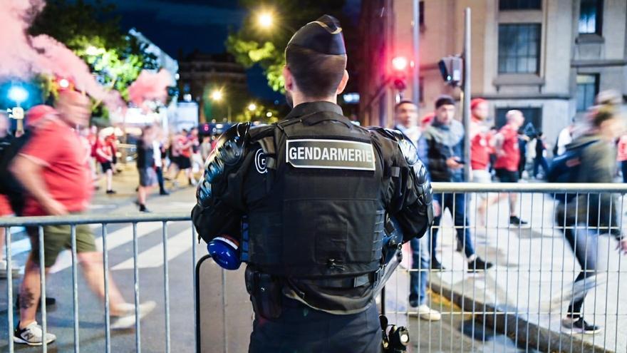 Agente de la Prefectura de Policía de París durante el partido de la final de la Champions.