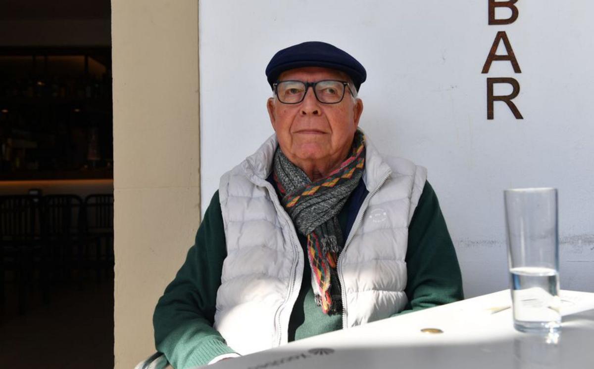 Los clientes ante las terrazas abiertas: «Nunca llueve al gusto de todos» | CARLOS PARDELLAS