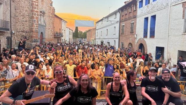 Seven actuó en una plaza Mayor con numeroso público. | SERVICIO ESPECIAL