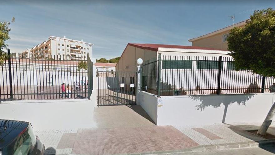 El niño quedó atrapado en la puerta del Colegio Mar Argentea.