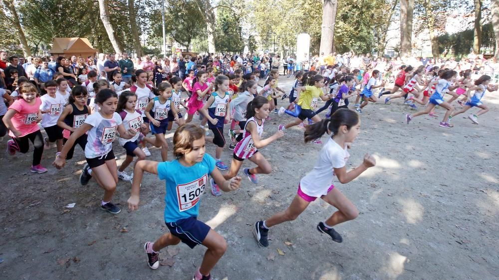 Más de mil niños -muchos acompañados por sus padres y sus madres- participaron en Castrelos en el XXI Cross Escolar-AD Castro San Miguel