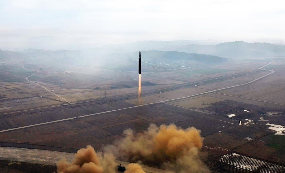 Corea del Nord llança un míssil balístic de llarg abast al mar del Japó