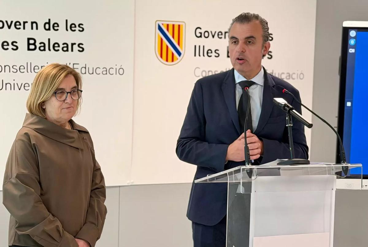 Ginart y Vera, este jueves en la Conselleria de Educación.