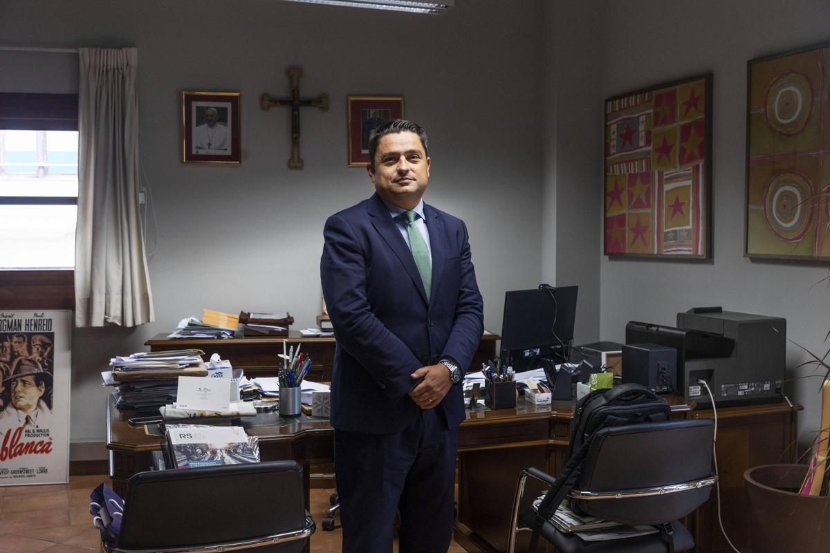 El rector de la UCV, José Manuel Pagán, en su despacho.
