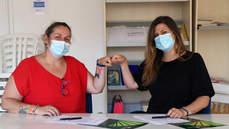 La representante de la Asociación Nena Paine, Ana María García, y la responsable de Solidaridad Social y Educación de la Fundación Unicaja, Ana Cabrera