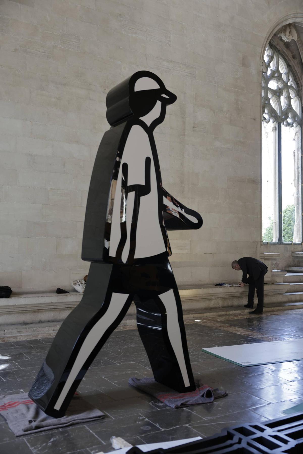 Montaje de la exposición de Julian Opie en la Llotja de Palma