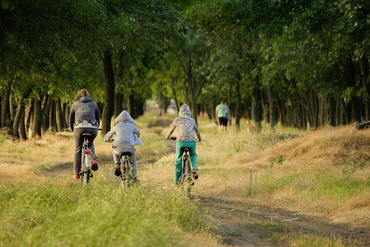 No solamente la debe practicar el niño sano, sino también aquellos menores que tengan alguna patología de base.