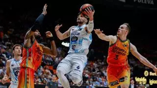 Billete para el playoff con malestar en La Fonteta (77-80)