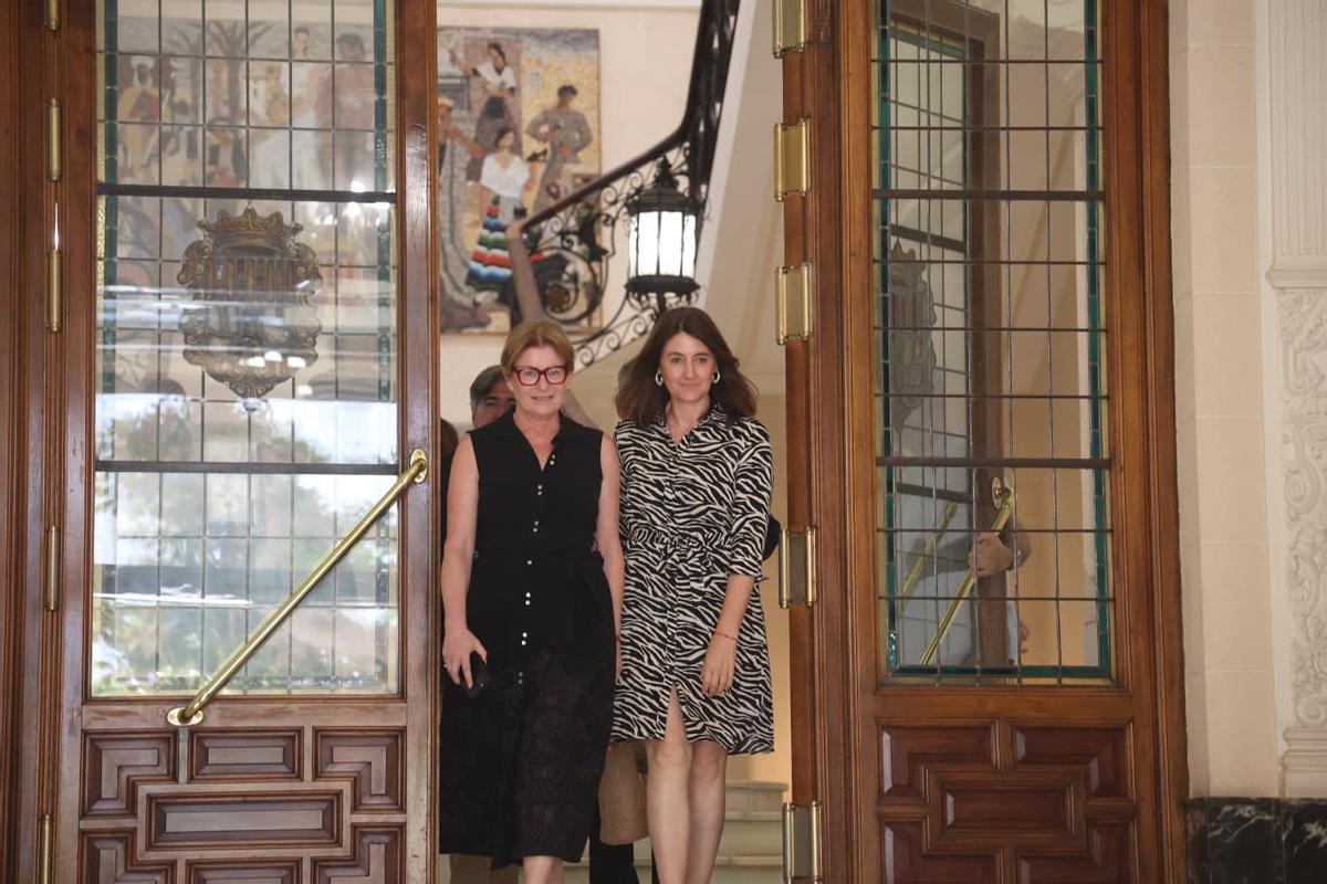 Las vicepresidentas de la Diputación, Ana Serna y Marina Sáez, abandonan este miércoles la institución