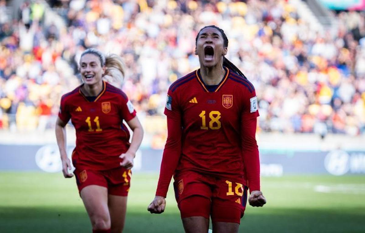 Salma Paralluelo celebra el gol decisivo contra Países Bajos.