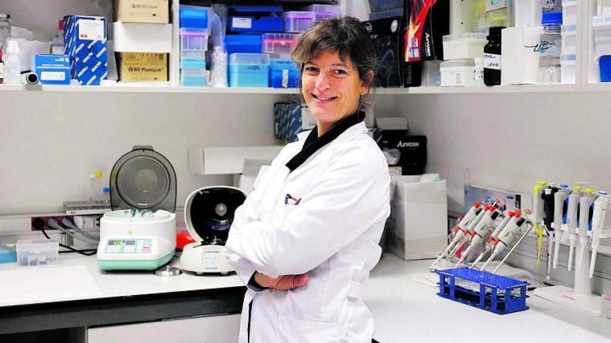 Cecilia Ariana Frecha, en los laboratorios del Hospital Civil de Málaga.