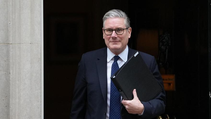 Starmer admite que se equivocó al nombrar a Mandelson embajador en EEUU por sus vínculos con Epstein