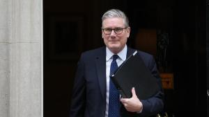 Se esperaba que el asediado primer ministro británico, Keir Starmer, se enfrentara a los diputados en el Parlamento el 20 de abril, en un intento por calmar la indignación provocada por un escándalo que no cesa y en el que está implicado Peter Mandelson, antiguo colaborador de Jeffrey Epstein.