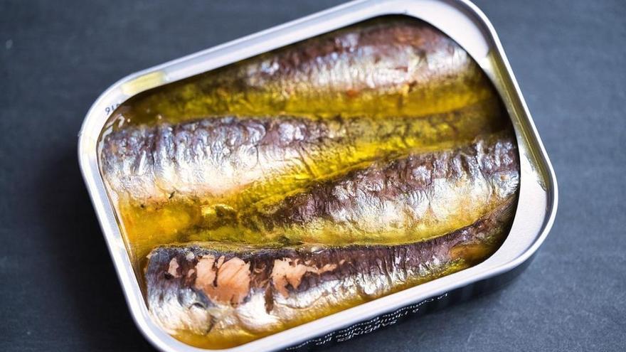 Estas son las razones de los expertos para eliminar las sardinas en lata