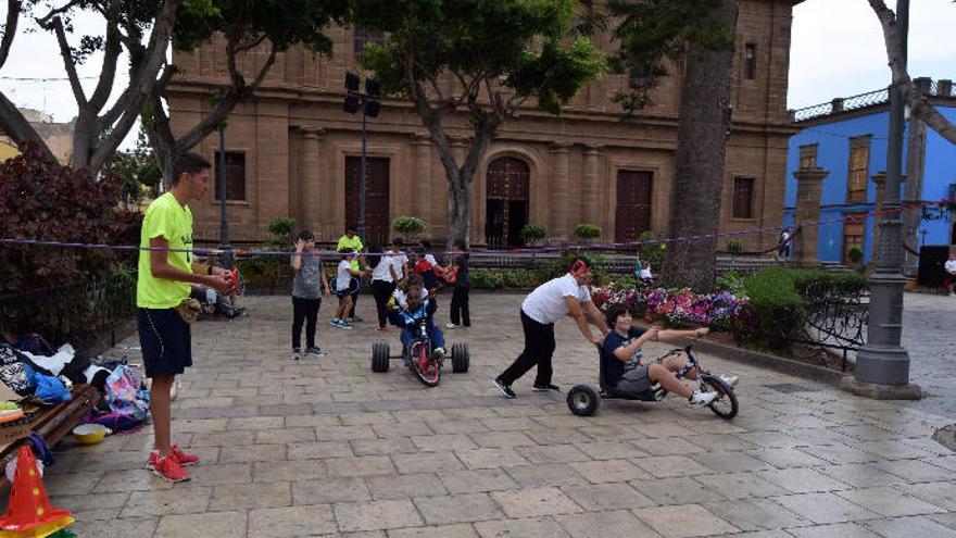 Un momento de la celebración de las jornadas en la plaza de Santiago.