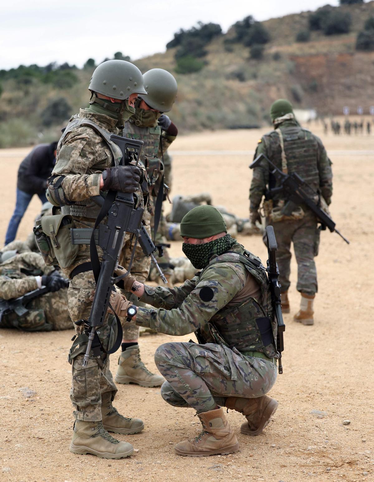 Militares españoles están entrenando a un grupo de 400 soldados ucranianos, como parte de la asistencia militar de la UE a Ucrania en medio de la crisis del país con Rusia