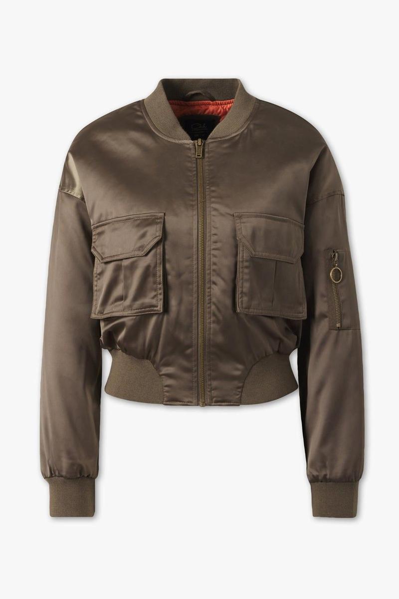 Cazadora bomber verde (Precio: 29,90 euros)