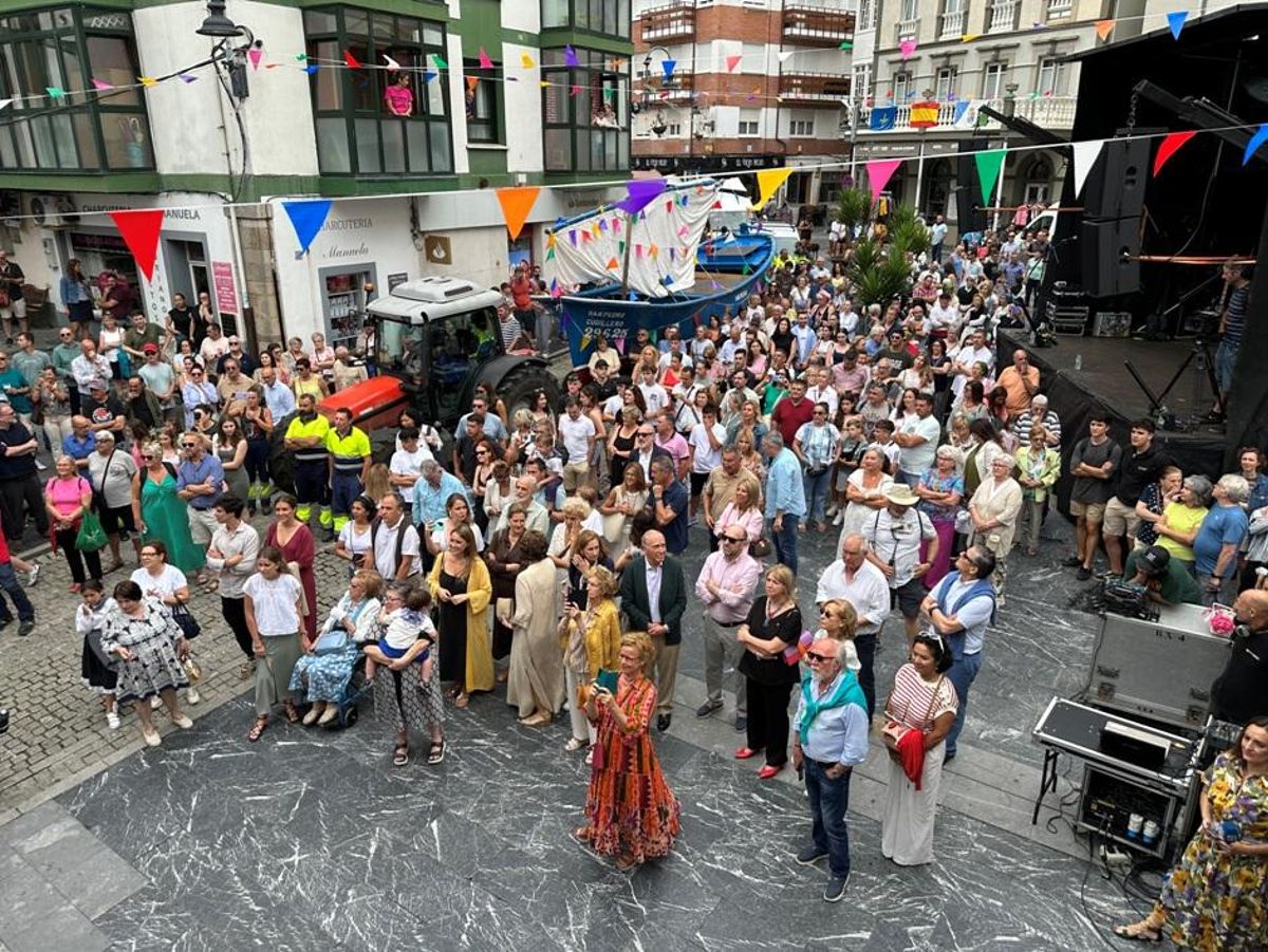 Público durante el pregón.