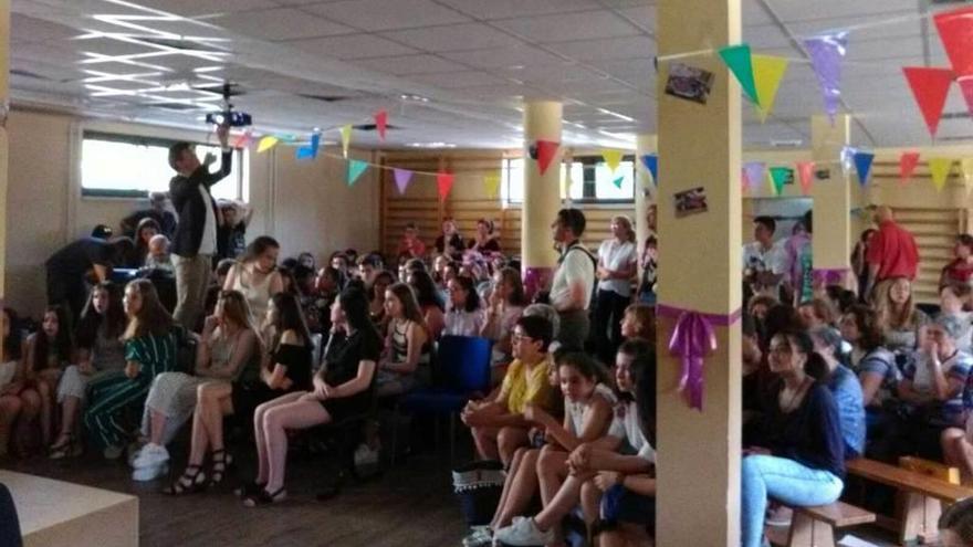 Graduación con música en el Instituto de Arriondas