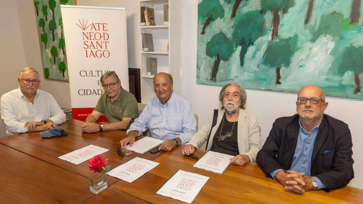 Por la izquierda: Rivero de Aguilar, López-Rivadulla, Candela, González y Porteiro, en un área del Ateneo de Santiago.