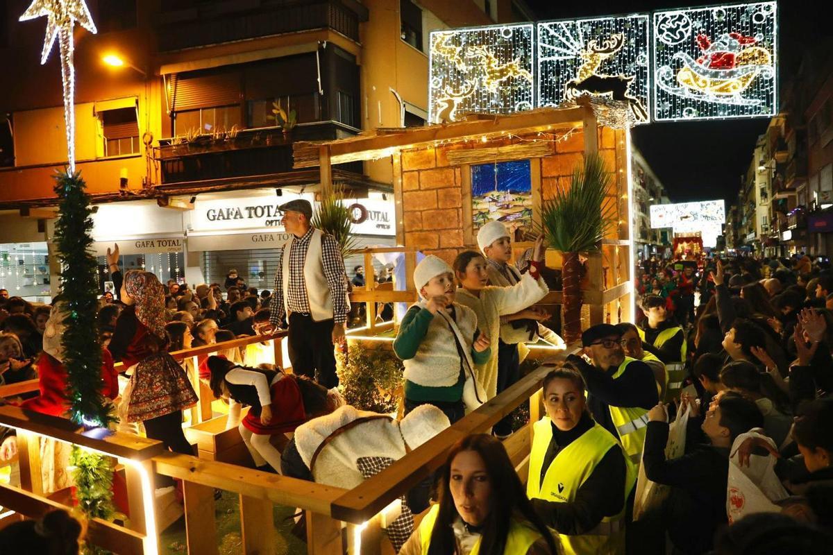La Cabalgata de Reyes de La Viñuela, en imágenes