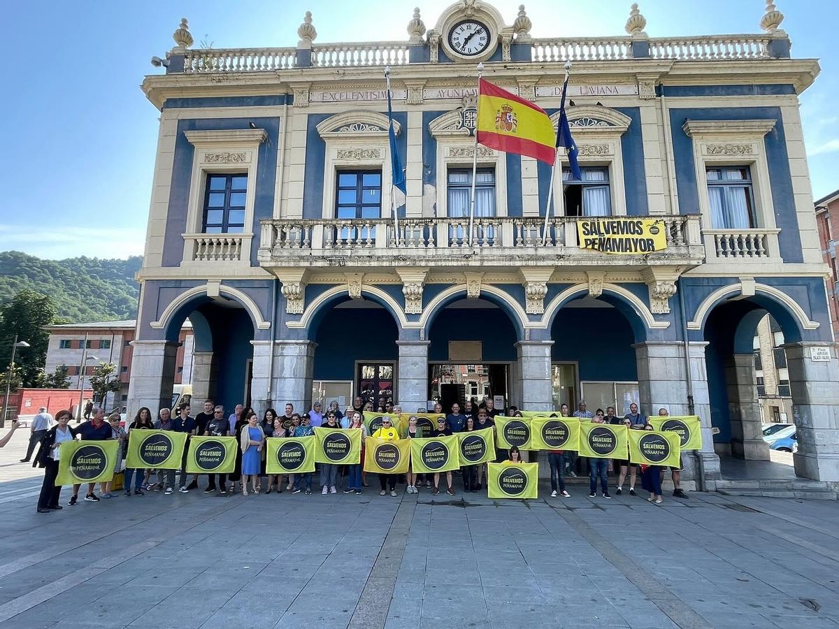 Miembros de la plataforma, esta semana en Laviana.
