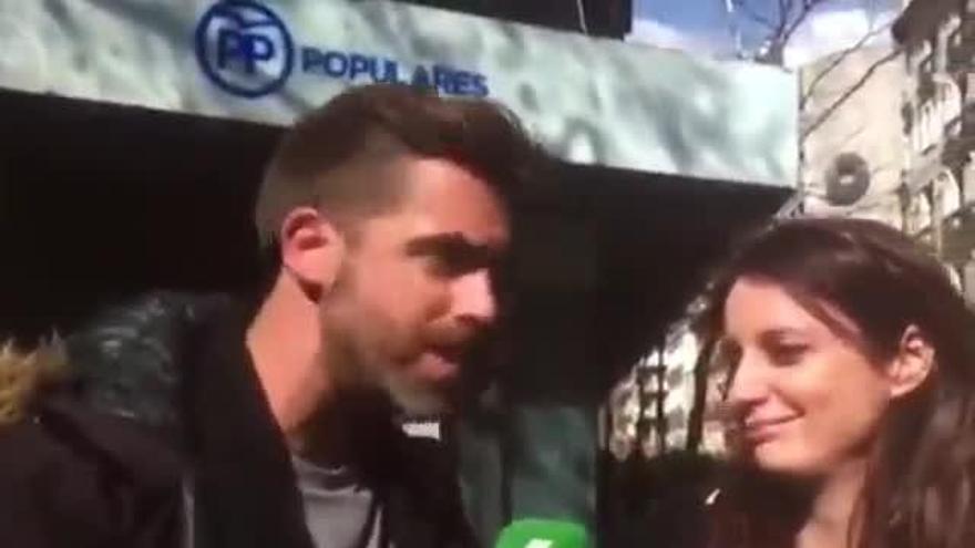 Andrea Levy se anima a cantar el himno de Marta Sánchez