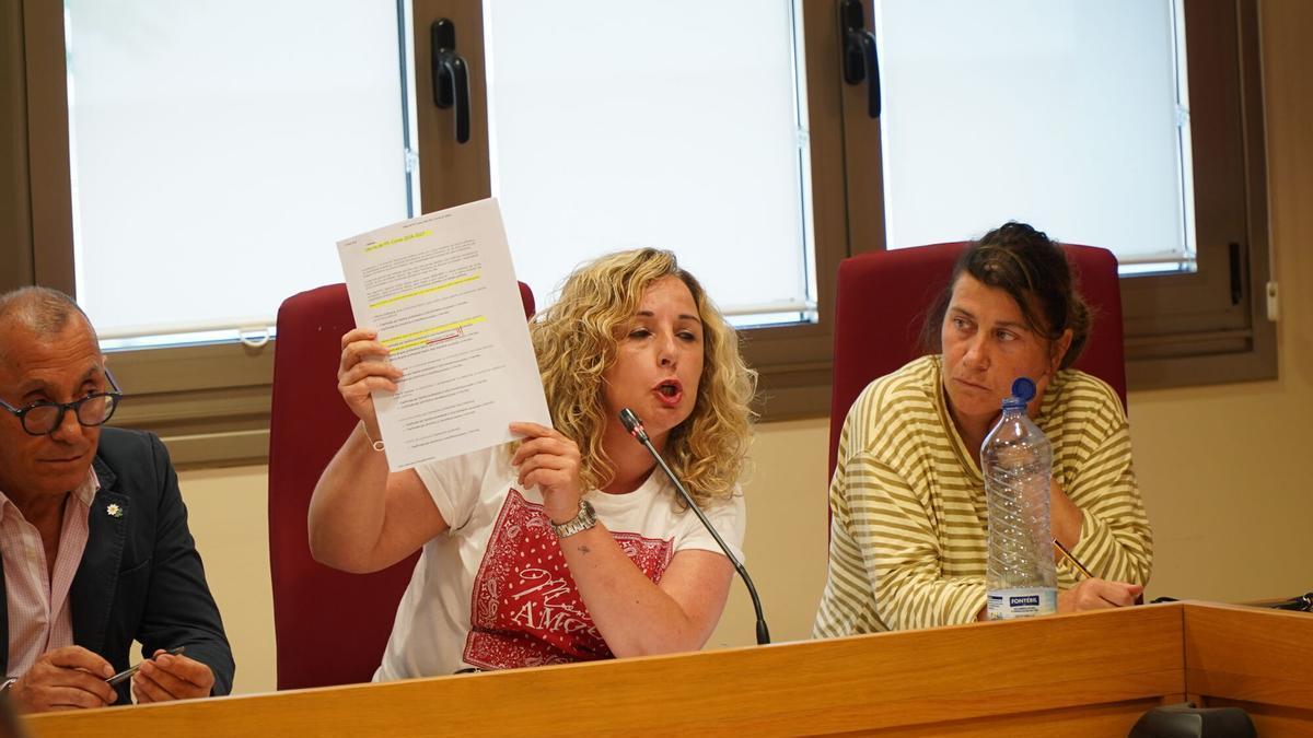 La concejala de Alternativa Natalia Rabuñal en el pleno por la FP en Carral