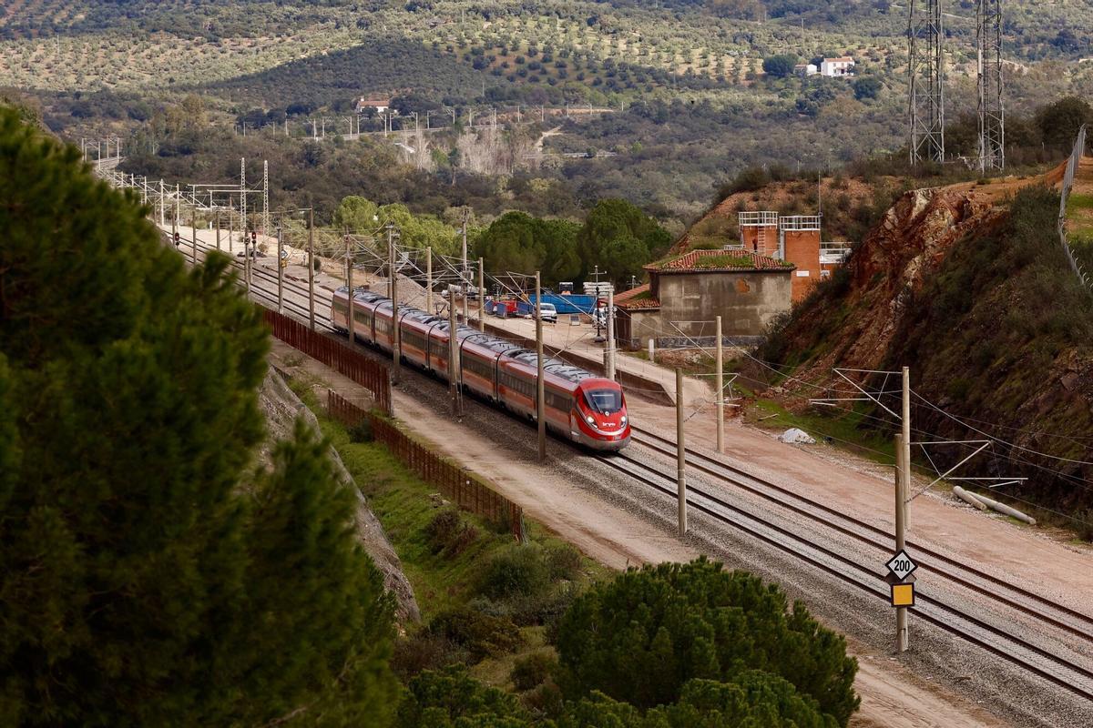 Vuelven a circular los trenes AVE e Iryo entre Córdoba y Madrid. Trenes pasando por Adamuz.