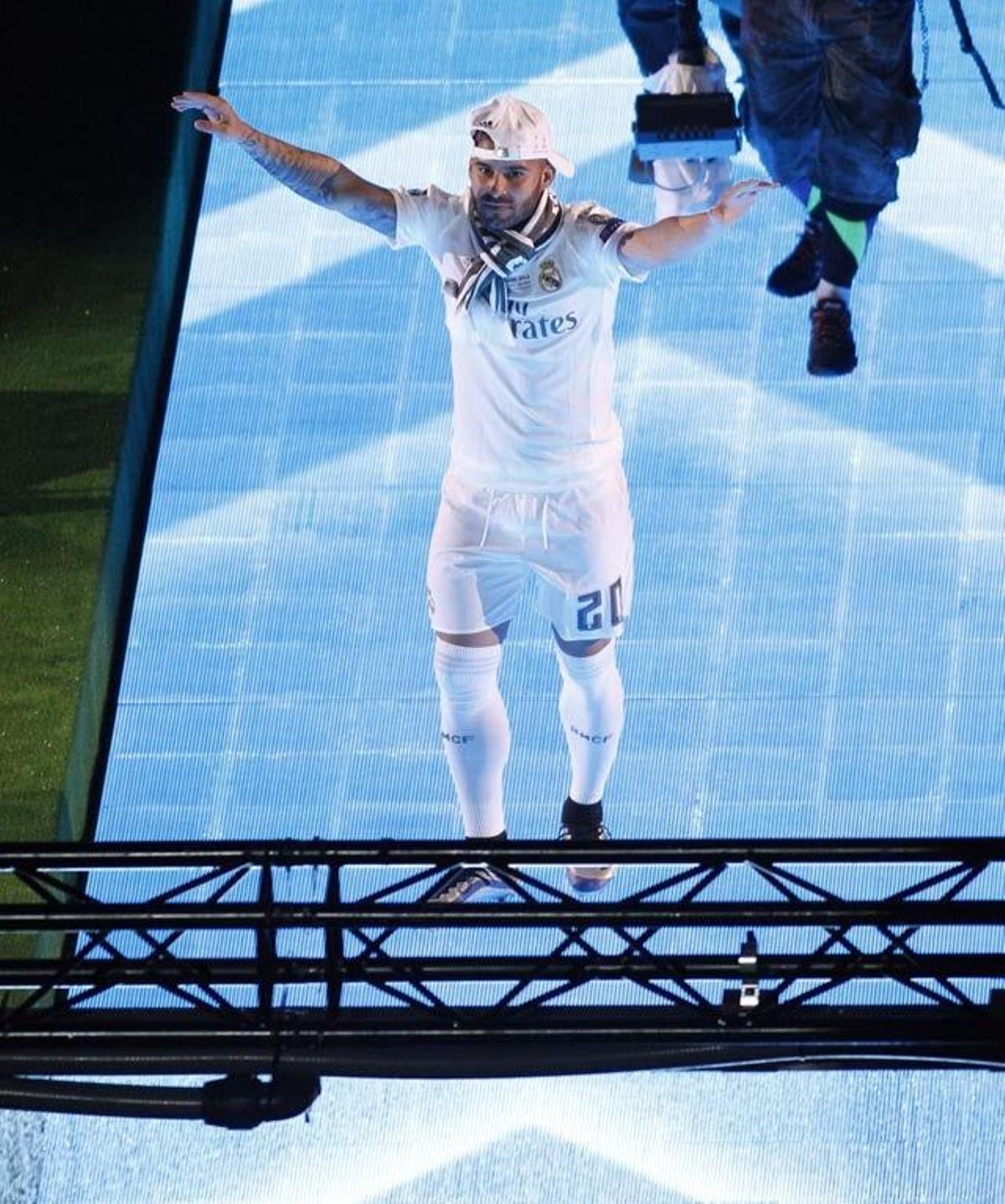 Jesé sale al escenario en el Bernabéu