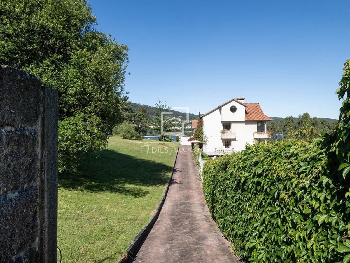 Así es el chalé a la venta que se situá a unos metros de una de las calas más hermosas de Cangas