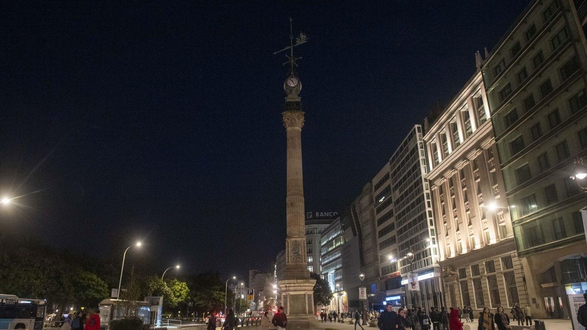 Varios edificios apagados en la zona del Obelisco
