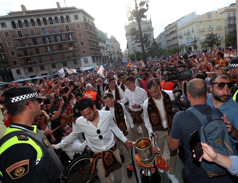 Así han sido las celebraciones del Valencia CF en la Basílica, Generalitat y ayuntamiento