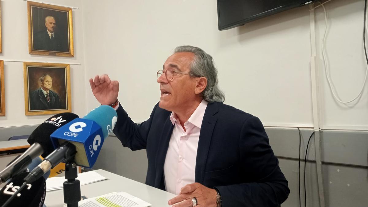 El exalcalde de Gandia, Arturo Torró, durante una rueda de prensa, en una imagen de archivo.