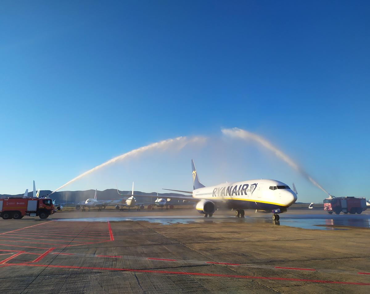 Bautismo del avión que ha inaugurado este domingo la ruta con Alemania desde Castellón