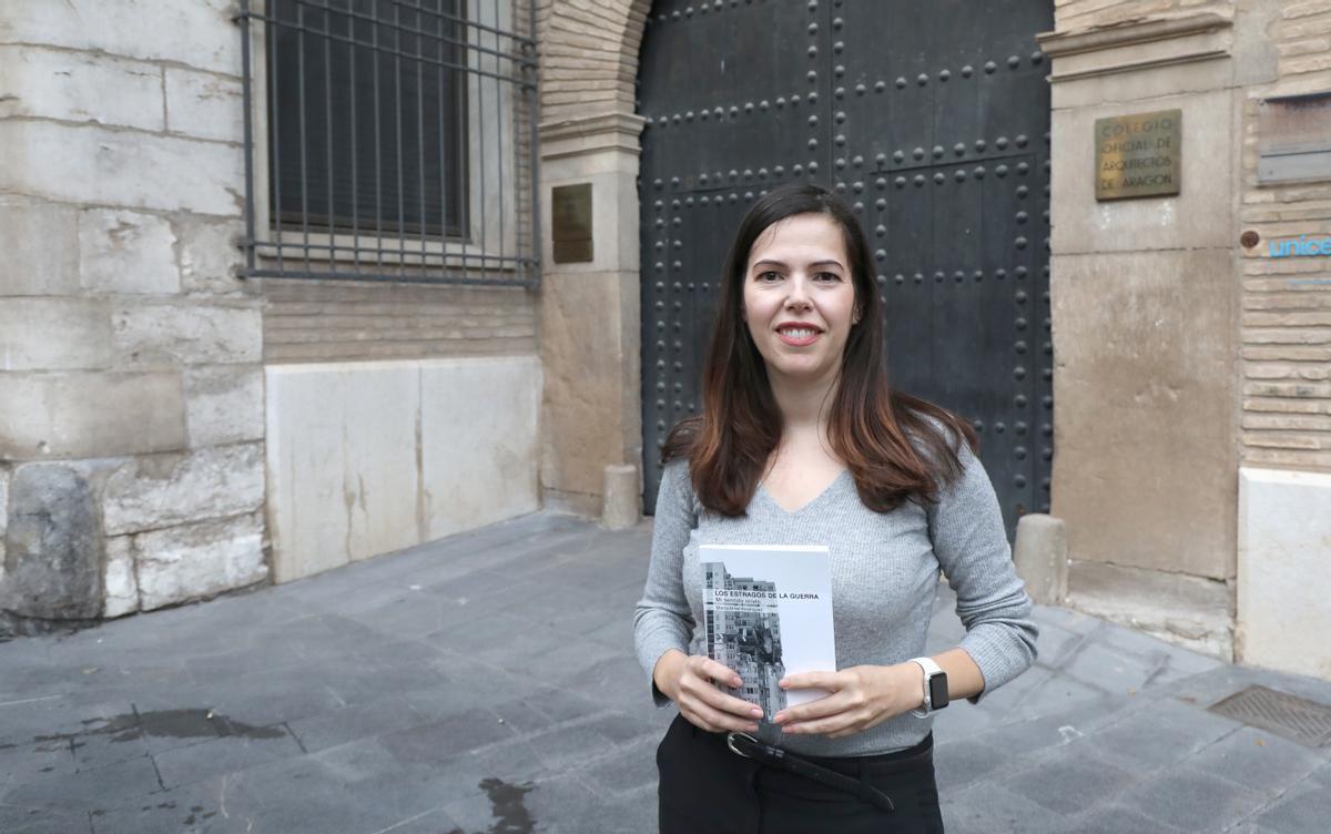 Marta Miret, con su nuevo libro 'Los estragos de la guerra'.