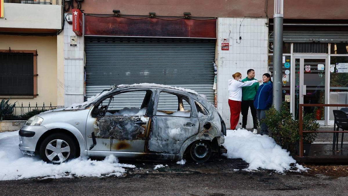 Les imatges del cotxe cremat a Santa Eugènia aquesta matinada