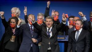 Joan Laporta y su equipo de campaña celebran la victoria.