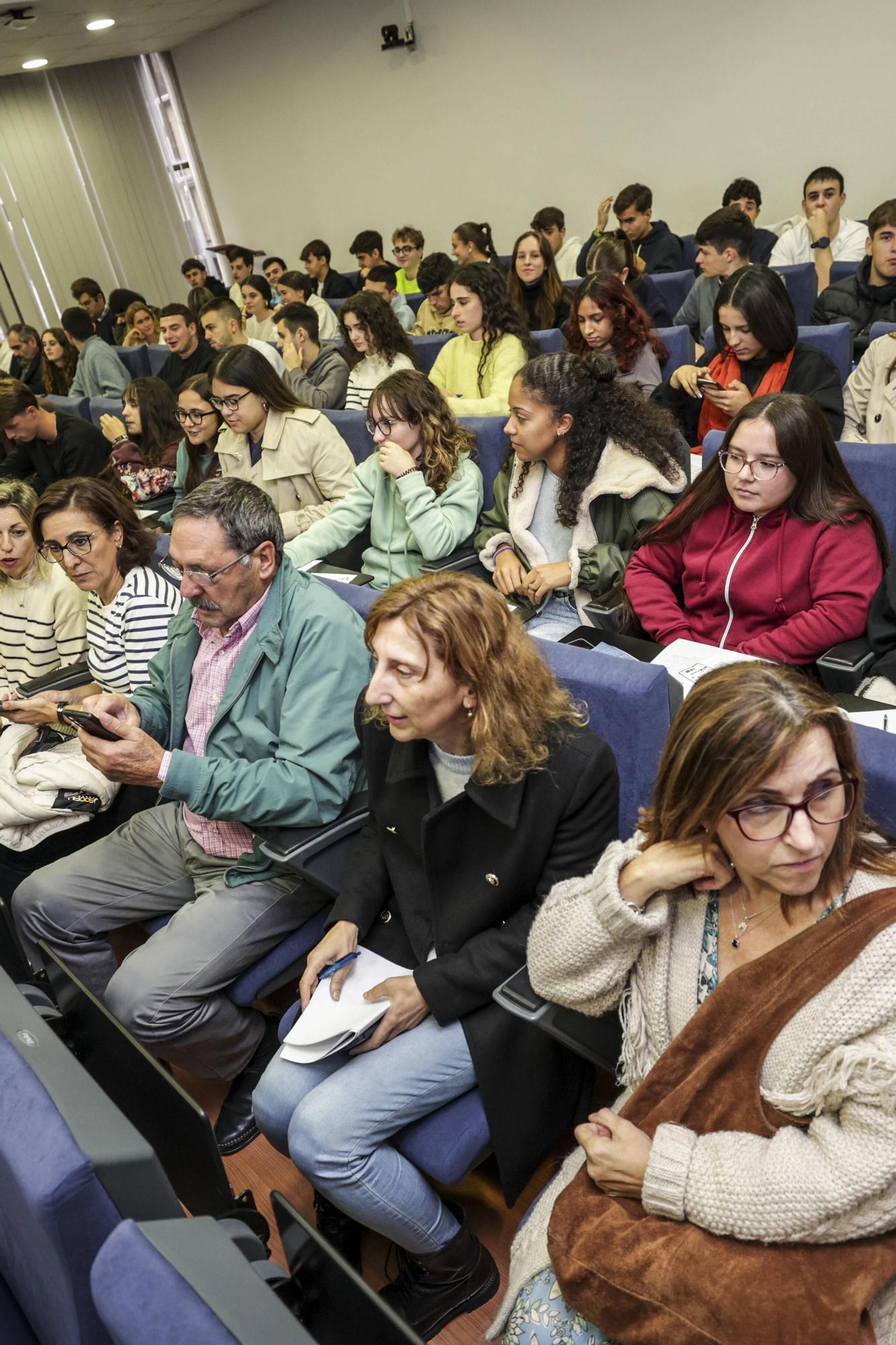 Primera jornada de "La Asturias que funciona": la presidenta de FADE reclama "equilibrio entre la Asturias verde y la industrial"