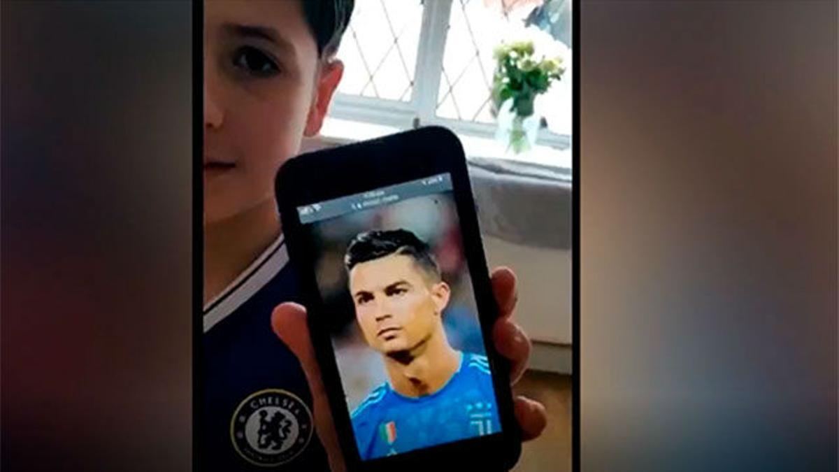 El niño que quería parecerse a Cristiano y terminó llorando porque su padre le cortó el pelo como a Ronaldo Nazario