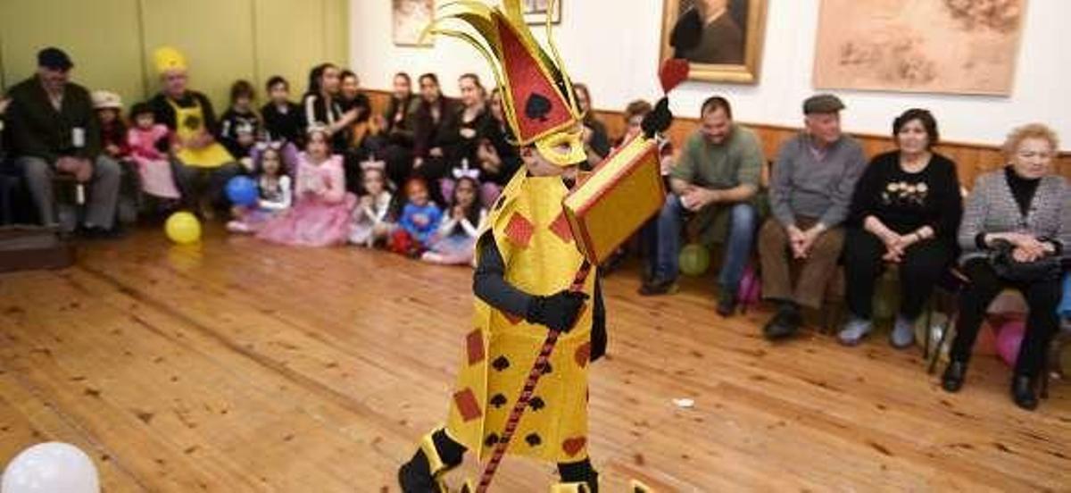 Más de un millar de niños bailan rock and roll en el Calatrava