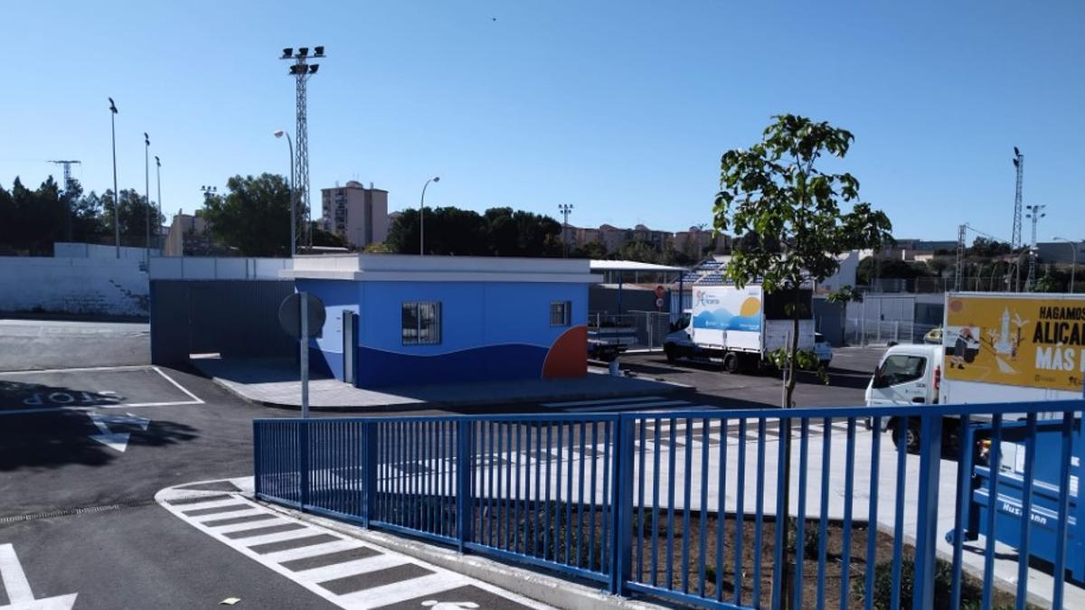 Una imagen del acceso del ecoparque de la Zona Norte de Alicante.