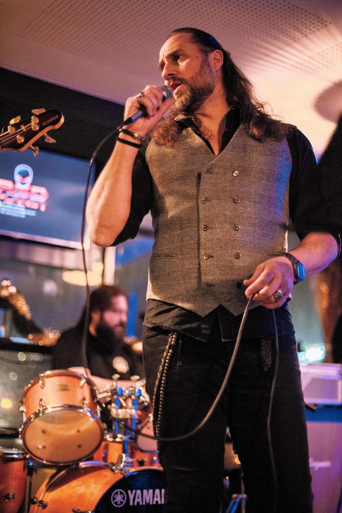 Xandre Saavedra en un concierto de Red Planet