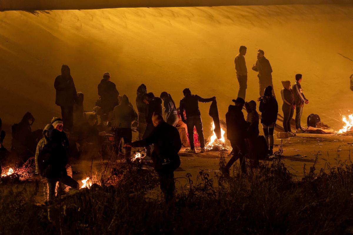 Un aluvión de inmigrantes cruzan Río Grande de Ciudad Juárez (México) a El Paso (Texas) ante un posible cambio en la política migratoria